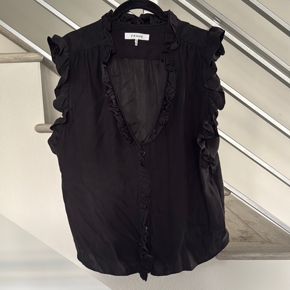 Frame Ruffle Sleeveless Blouse in Black